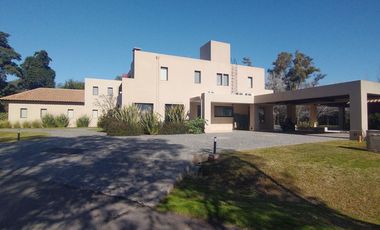 Magnifica Casa en Dos Plantas Sobre Terreno de 1441 m - Praderas de Lujan