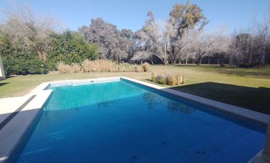 Magnifica Casa en Dos Plantas Sobre Terreno de 1441 m - Praderas de Lujan