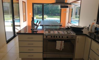 Magnifica Casa en Dos Plantas Sobre Terreno de 1441 m - Praderas de Lujan
