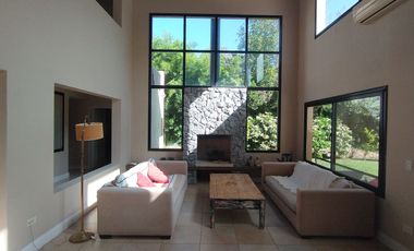 Magnifica Casa en Dos Plantas Sobre Terreno de 1441 m - Praderas de Lujan
