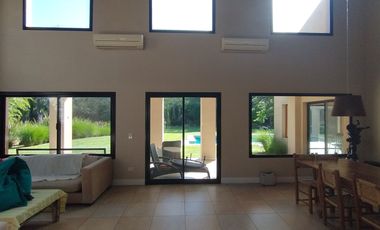 Magnifica Casa en Dos Plantas Sobre Terreno de 1441 m - Praderas de Lujan