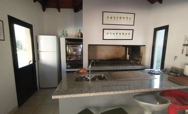 Magnifica Casa en Dos Plantas Sobre Terreno de 1441 m - Praderas de Lujan