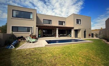 Casa Manzanillo, Encanto y lujo en cada rincón