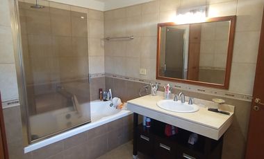 Excelente Casa 2 Plantas en Las Praderas de Lujan