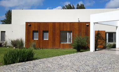 Casa en Venta - Las Praderas, Lujan