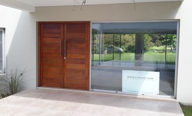 Casa en Venta - Las Praderas, Lujan
