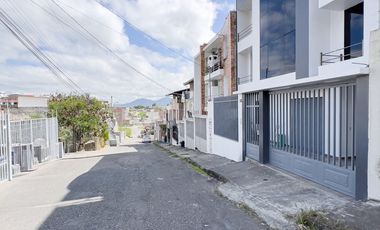 En venta casa rentera con local comercial y cuatro departamentos