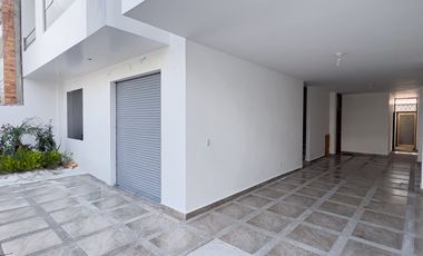 En venta casa rentera con local comercial y cuatro departamentos