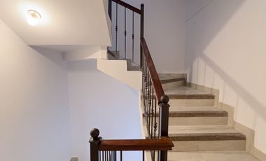 En venta casa rentera con local comercial y cuatro departamentos