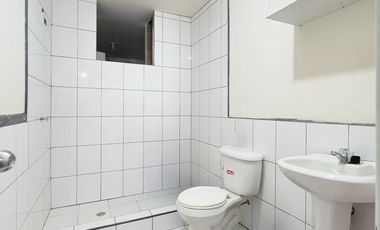 En venta casa rentera con local comercial y cuatro departamentos
