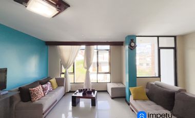 En venta casa rentera con local comercial y cuatro departamentos