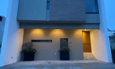 CASA EN VENTA DE 4 RECAMARAS , EN PRIVADA EN ZONA PEDREGALES