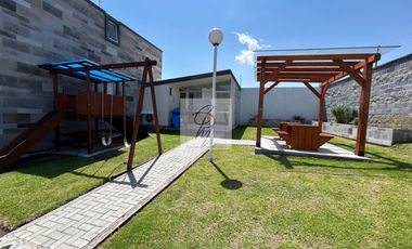 CASA EN VENTA LOS CHILLOS, AV. ILALO 3 DORMITORIOS