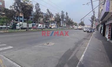 En Venta Casa Comercial Como Terreno Comercial En Plena Avenida Peru