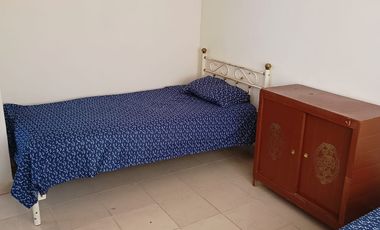 “CASA  EN RENTA, AMUEBLADA EN UN NIVEL 