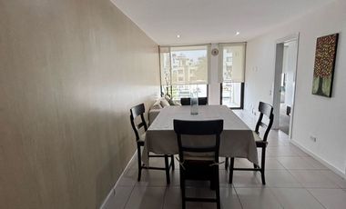 Arriendo suite con balcón amoblado