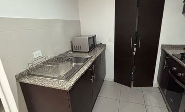 Arriendo suite con balcón amoblado