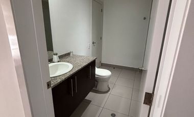 Arriendo suite con balcón amoblado