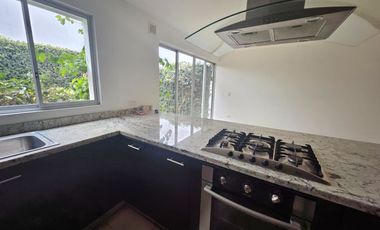 Cumbaya, Sector Colegio Menor, Moderna Casa, Conjunto Privado
