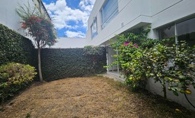 Cumbaya, Sector Colegio Menor, Moderna Casa, Conjunto Privado