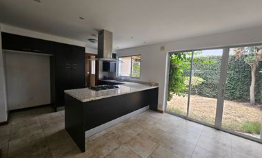 Cumbaya, Sector Colegio Menor, Moderna Casa, Conjunto Privado