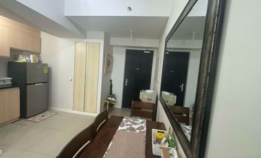 FOR RENT - Neat & Chic 1Bedroom in Solinea Tower 1 with Parking. Just across Ayala Mall-Cebu City.