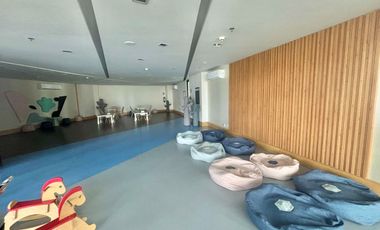 FOR RENT - Neat & Chic 1Bedroom in Solinea Tower 1 with Parking. Just across Ayala Mall-Cebu City.