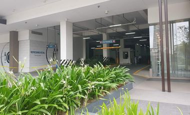FOR RENT - Neat & Chic 1Bedroom in Solinea Tower 1 with Parking. Just across Ayala Mall-Cebu City.