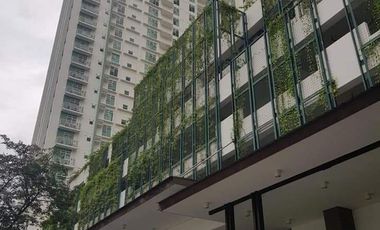 FOR RENT - Neat & Chic 1Bedroom in Solinea Tower 1 with Parking. Just across Ayala Mall-Cebu City.