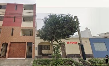 VENDO CASA  EN BARRANCO, EXCELENTE UBICACIÓN, PRECIO DE OCASION A VALOR DE TERRENO
