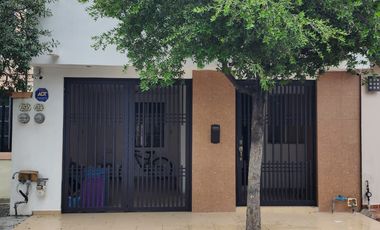 En Venta Casa de 2 Niveles, con remodelada en la Colonia Misión de Fundadores  , Apodaca, N.L