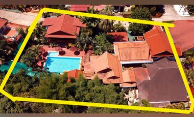 Vacation home for sale, 2-storey teak gold, in the village, near international school, only 500 meters.
