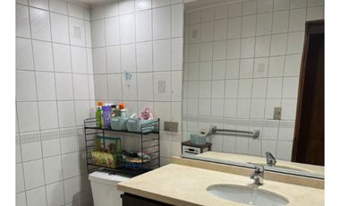 Departamento se vende Primer Piso Tomás Moooro, con Jardín , Piscina y quincho