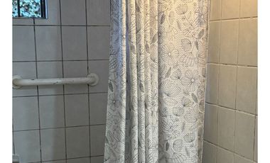 Departamento se vende Primer Piso Tomás Moooro, con Jardín , Piscina y quincho