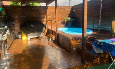 Departamento se vende Primer Piso Tomás Moooro, con Jardín , Piscina y quincho