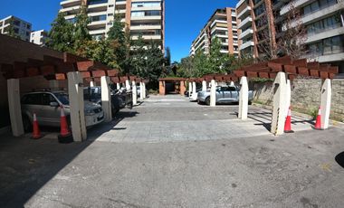 Oportunidad Unica: Hermoso depto. en Av Las Condes, a pasos de Av La Dehesa