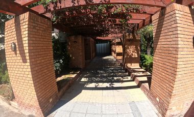 Oportunidad Unica: Hermoso depto. en Av Las Condes, a pasos de Av La Dehesa