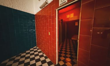 Bodega en Venta a unos metros de José Gálvez con Área de Recepción.