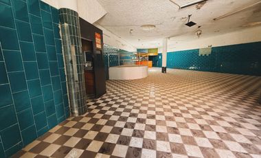 Bodega en Venta a unos metros de José Gálvez con Área de Recepción.