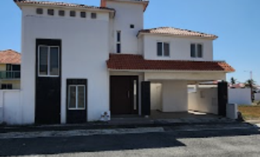 RENTO CASA EN El Sendero Residencial