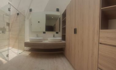 ESTRENA LUJOSA RESIDENCIA