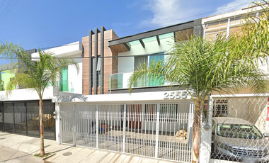 VENTA DE CASA EN GUADALAJARA COLONIA SANTA MONICA