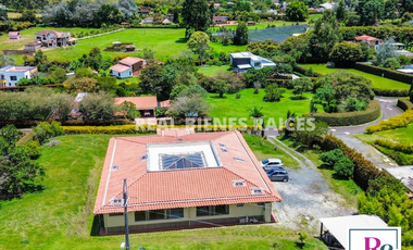 Vendo Hermosa Casa Campestre en Parcelación en La Ceja del Tambo