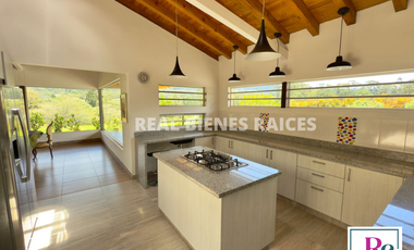 Vendo Hermosa Casa Campestre en Parcelación en La Ceja del Tambo