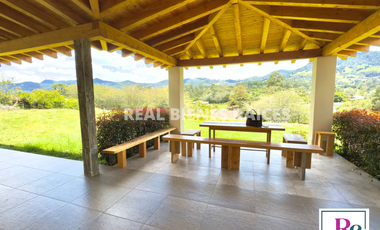 Vendo Hermosa Casa Campestre en Parcelación en La Ceja del Tambo