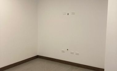 🏙️ Departamento de 3 Dormitorios en Venta en Edificio de Lujo en la Av. Ordoñez Lasso
