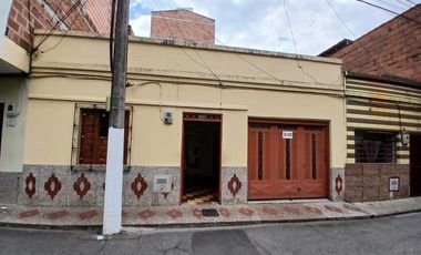Venta hermosa casa, Barrio La Asunción, Copacabana.