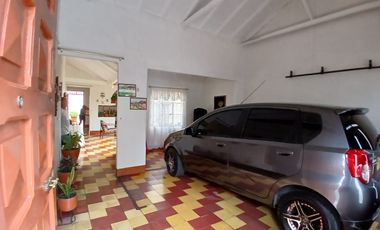 Venta hermosa casa, Barrio La Asunción, Copacabana.