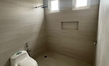 CASA AIRES NORTE SAMBORONDON 245.00M2