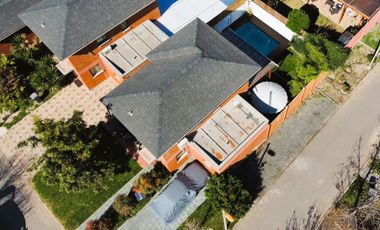 Casa dos pisos en Condominio Valle Araucarias